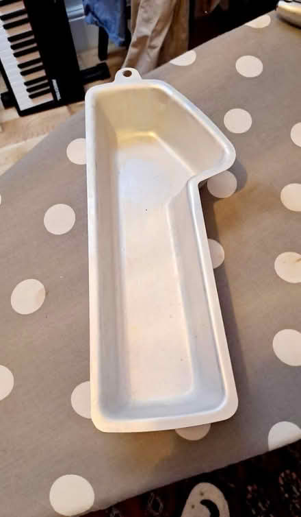 Photo of free Cake tin for 1yr old RG26 (Bramley, Hants RG26) #1