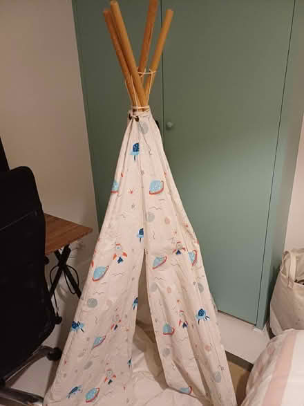 Photo of free Children's play tent (South Norwood, SE25) #1