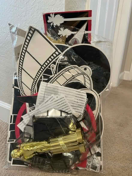 Photo of free Oscar / Hollywood themed decor (Sunnyvale - Ponderosa Park) #1