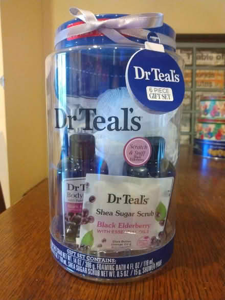 Photo of free Dr Teal's gift set (never used) (Hill East DC) #1