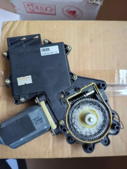 Photo of free VW Sharon window motor and switch (IG4) #2