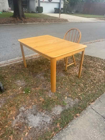 Photo of free table and chair (4800 Dunbarton Dr Orlando FL) #1