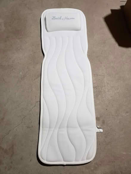 Photo of free bath pillow used < 5 times (Allegan) #2