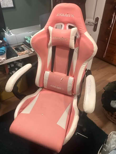 Photo of free gaming chair (South Norwood SE25) #1
