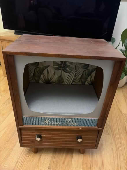 Photo of free Cat bed retro (Horley) #1