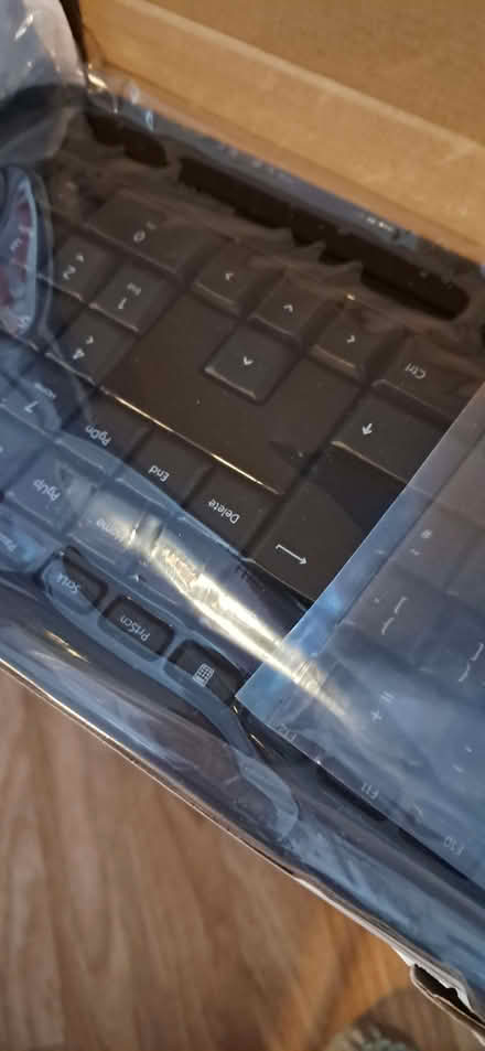 Photo of free Wireless keyboard & mouse NO DONGLE PRESENT (Allestree DE22) #2