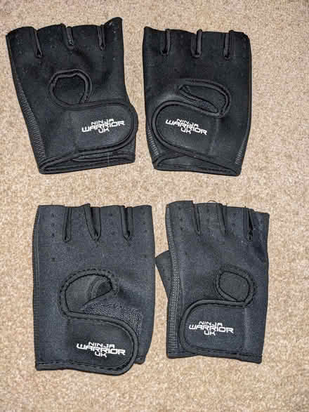 Photo of free Sport gloves (Middlewood S35) #1