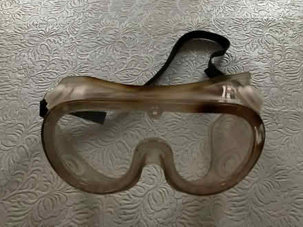 Photo of free safety goggles (Spring Hill, Somerville) #1