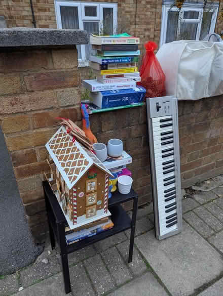 Photo of free A lot of stuff (N16 9N, Clissold Park) #4