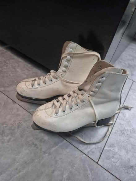 Photo of free Girls ice skates size 13 (eu32) (Hanworth TW13) #1