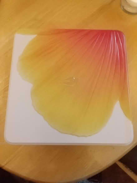 Photo of free Pretty Square Tin (Waterlooville PO8) #1