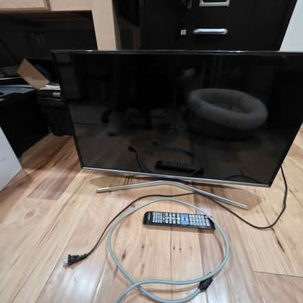 Photo of free 32 in Samsung TV/Monitor (San Ramon) #1