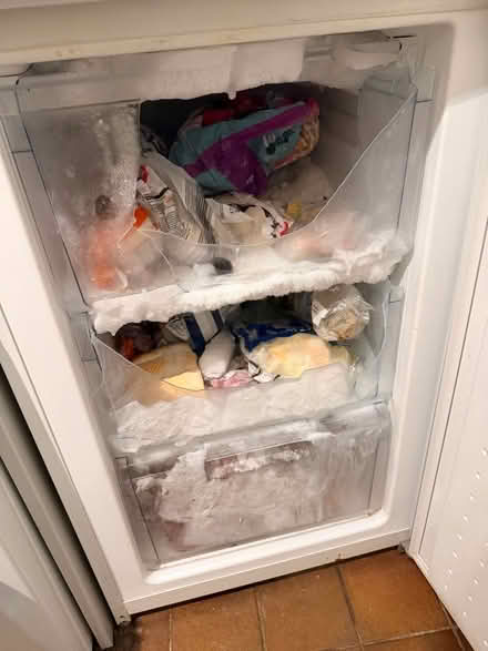 Photo of free Bosch slimline fridge freezer (Cherry Orchard SY2) #4