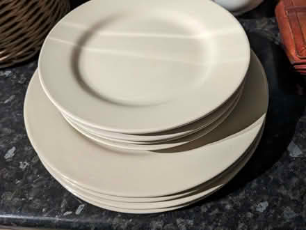 Photo of free Plain plates (Middlewood S35) #1