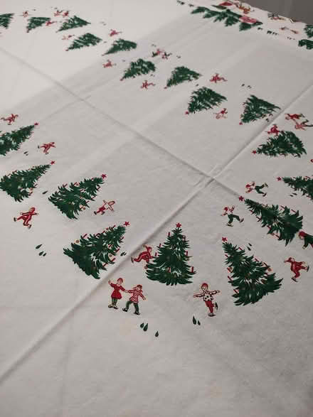 Photo of free Christmas tablecloth (Odenton) #3