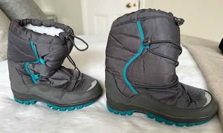 Photo of free Kids snow boots size 1 (Wimbledon Park SW19) #1