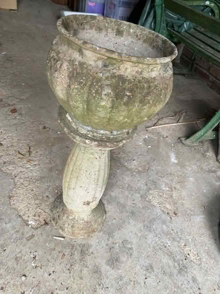 Photo of free Pot on stand (Malmesbury SN16) #1