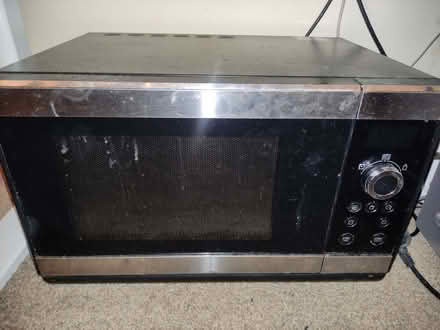 Photo of free Hotpoint MWH 2321 (Reading West RG1) #2