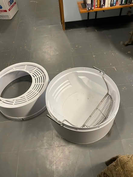 Photo of free Top entry cat box (Watertown/Waltham/Belmont line) #2