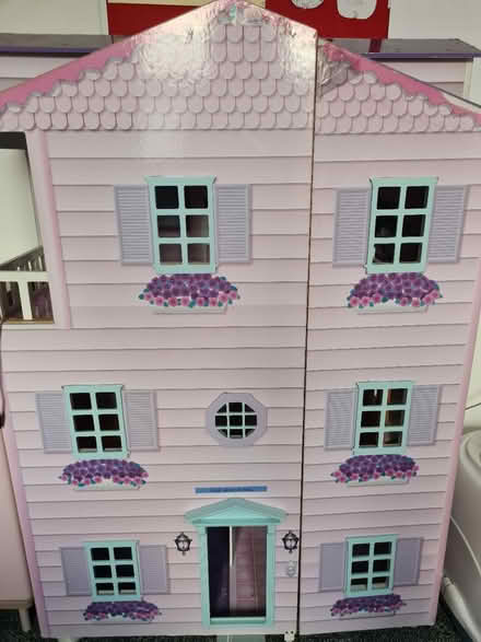 Photo of free Dollhouse (Harlow. CM18 .) #1
