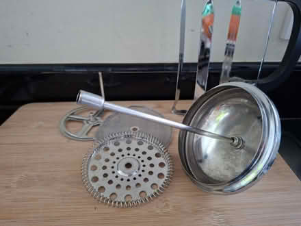 Photo of free 1 litre cafetiere needs new glass (Windlesham (GU20)) #2