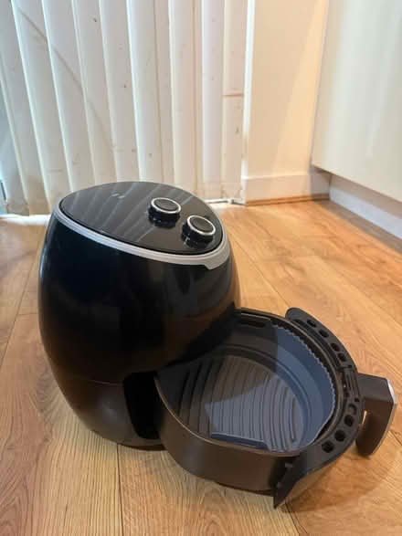 Photo of free Air fryer (L1 8DW) #1