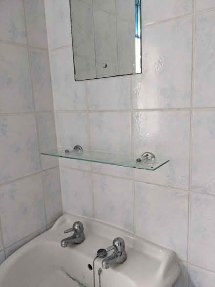 Photo of free Bathroom set (Central Croydon CR0) #1
