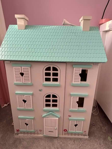 Photo of free Girls dollhouse (Kingston KT5) #2