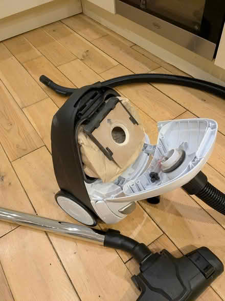 Photo of free Bush vacuum cleaner (Camberley GU15) #4