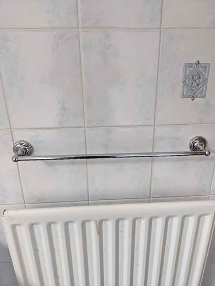 Photo of free Bathroom set (Central Croydon CR0) #3