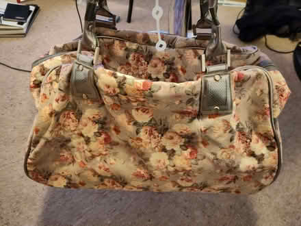 Photo of free Small Ladies Travel Holdall Bag c/w Wheels (AB15) #3