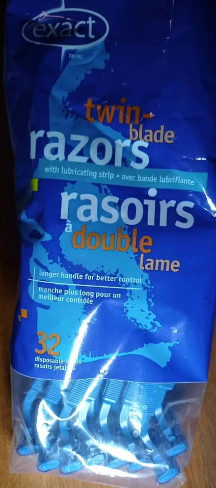 Photo of free disposable razors (Bayshore) #1