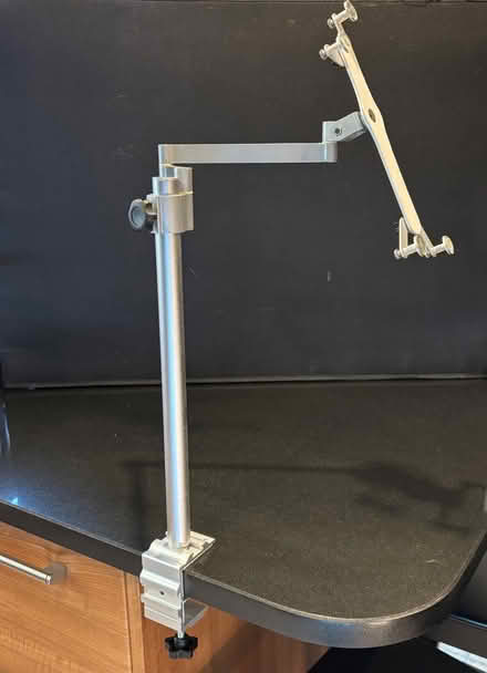 Photo of free iPad holder x2 (Welling DA7) #1