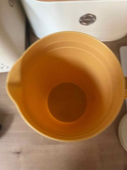 Photo of free Tupperware style jug (TA18) #2