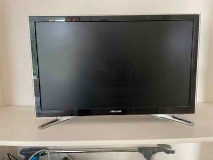 Photo of free 21in Samsung TV (Datchet SL3) #1