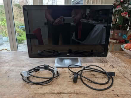 Photo of free HP 2310i 23" DVI/VGA Monitor (Cumnor OX2) #1