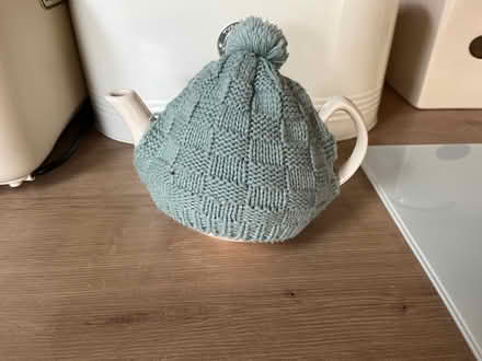 Photo of free Small tea pot with cosy (TA18) #2