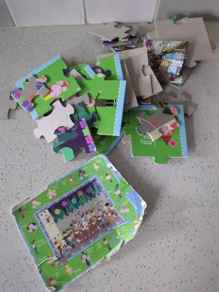 Photo of free Holly and Ben jigsaw (Orgreave S13) #1