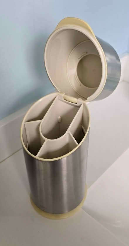 Photo of free Brush holder (Silver Spring (Forest Glen)) #2