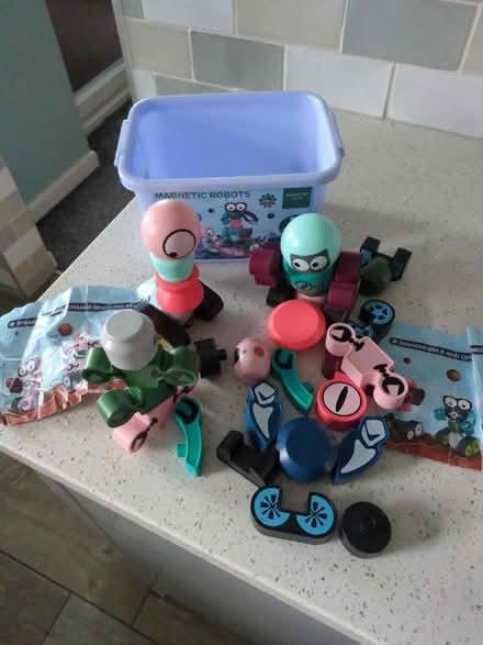 Photo of free Magnetic robots (Orgreave S13) #1