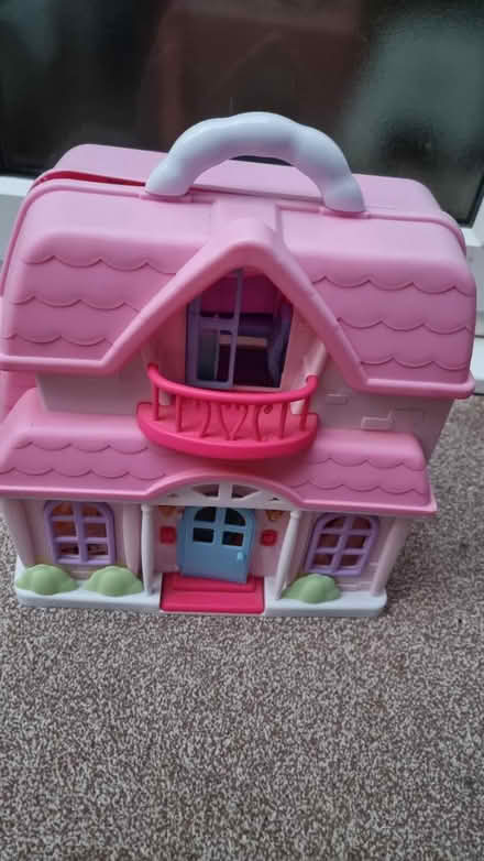 Photo of free Girls Play house (Croydon, CR0) #1