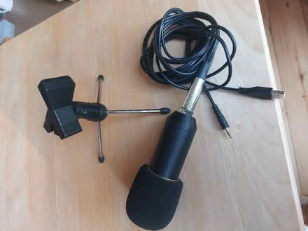 Photo of free Mic and mic stand (Eskbank EH22) #2