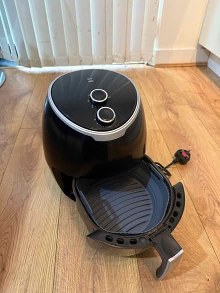 Photo of free Air fryer (L1 8DW) #3