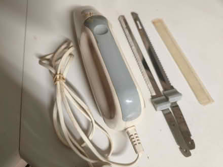Photo of free Electric carving knife. (Bretlands KT16) #1