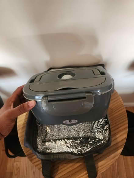 Photo of free Portable lunch box with heater (Dyker Heights) #1