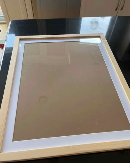 Photo of free Pine frame (Fort Sheridan) #1