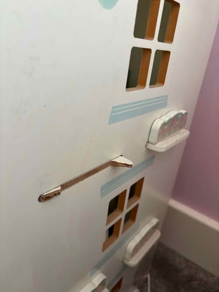 Photo of free Girls dollhouse (Kingston KT5) #3