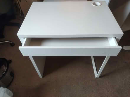 Photo of free Small white desk (Reading West RG1) #1