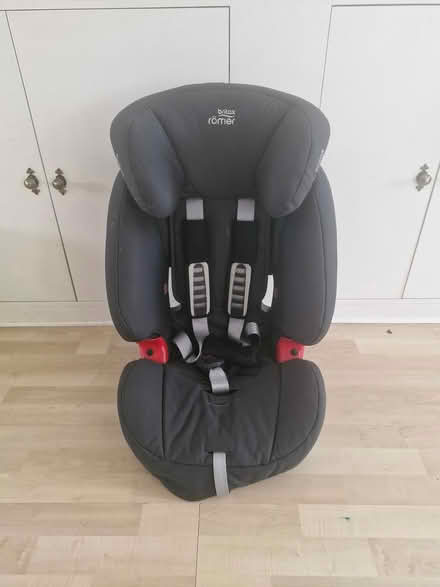 Photo of free Children's carseat (9kg to 36kg) (Mitcham) #1