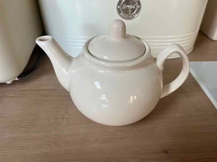 Photo of free Small tea pot with cosy (TA18) #1